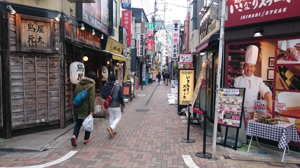 「慶応仲通り商店街」には様々な魅力あるお店が立ち並びます